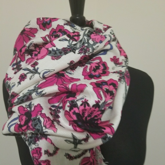 Scarf - Picture 2 of 3